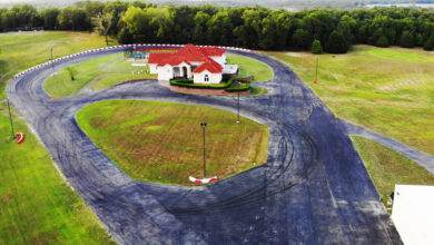 Une maison en location dans le Missouri avec circuit et voitures de course