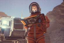 Une astronaute travaille avec une tablette à la surface d'une planète inexplorée