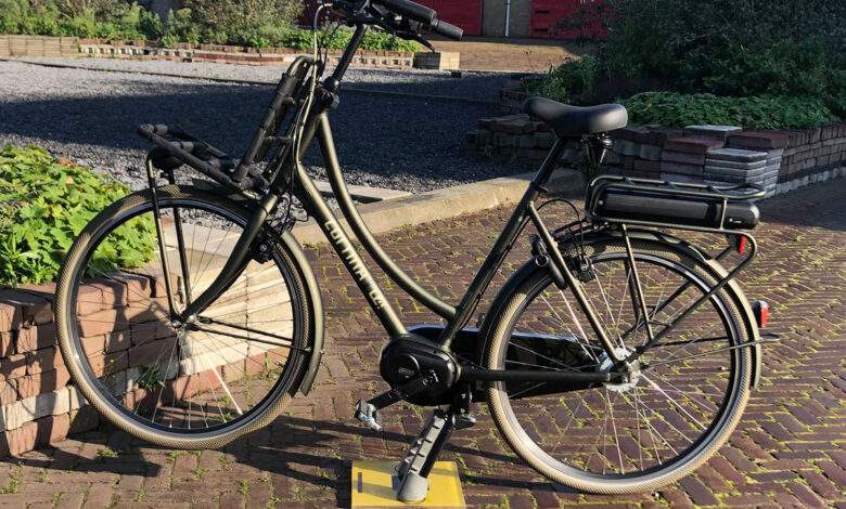 Un système de recharge sans fil pour les vélo électrique qui passe par la béquille.