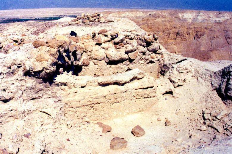 Vestige d'un mur de brique sur le site archéologique de Bab edh-Dhra.