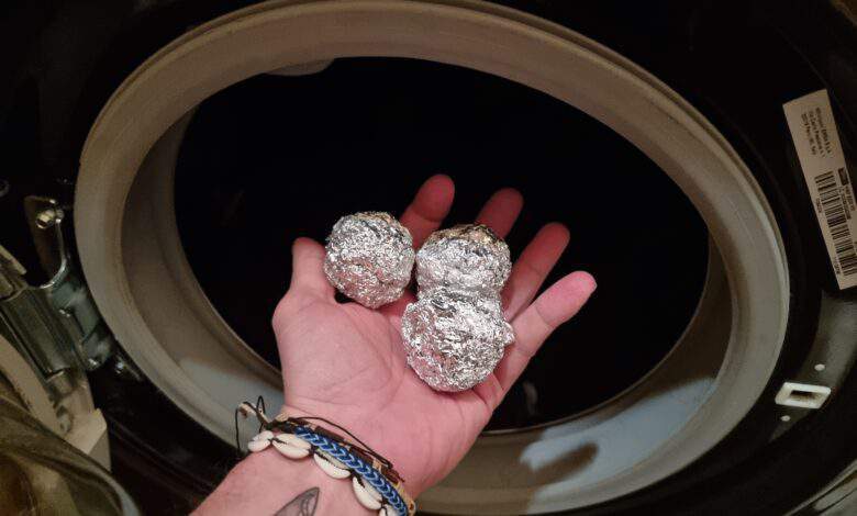 trois boules d'aluminium dans un lave linge