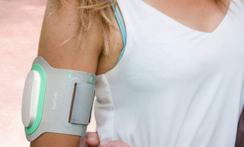 Nerivio, un brassard connecté à un smartphone