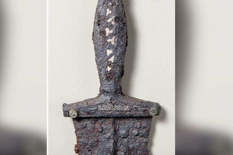 Suisse : il découvre un poignard de soldat romain vieux de 2000 ans avec un simple detecteur de metaux