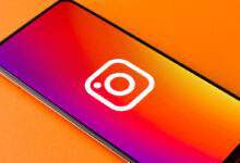 Un téléphone avec le logo Instagram