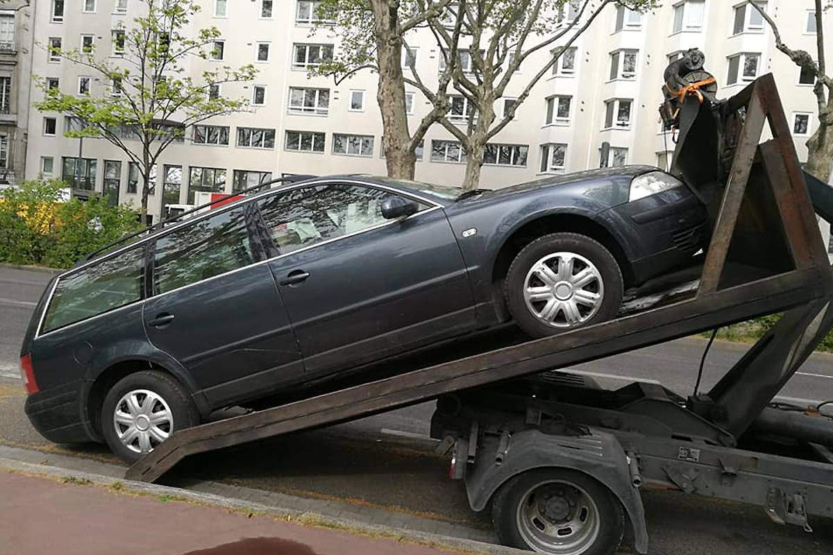 Une Passat modèle 2002 qui part à la casse