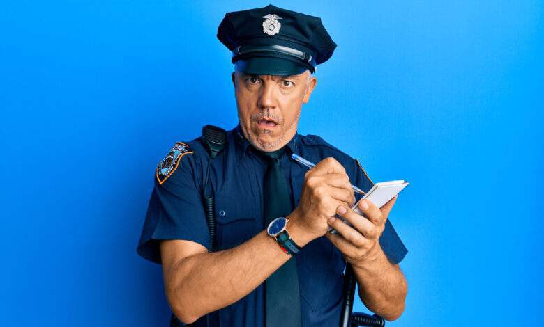 un policier surpris