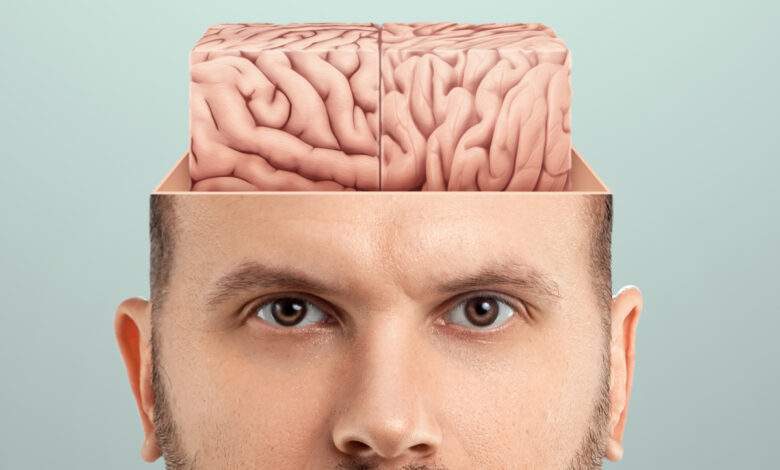 Un homme avec un cerveau différent