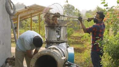 Vidyut Mohan (Inde) a cofondé Takachar, qui construit des équipements de valorisation de la biomasse abordables et portables, permettant aux agriculteurs de gagner un revenu supplémentaire et d'empêcher le brûlage à l'air libre en convertissant les déchets de récolte en carburants, engrais et charbon actif.