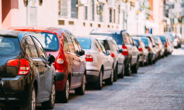 Voitures Garées Dans La Rue
