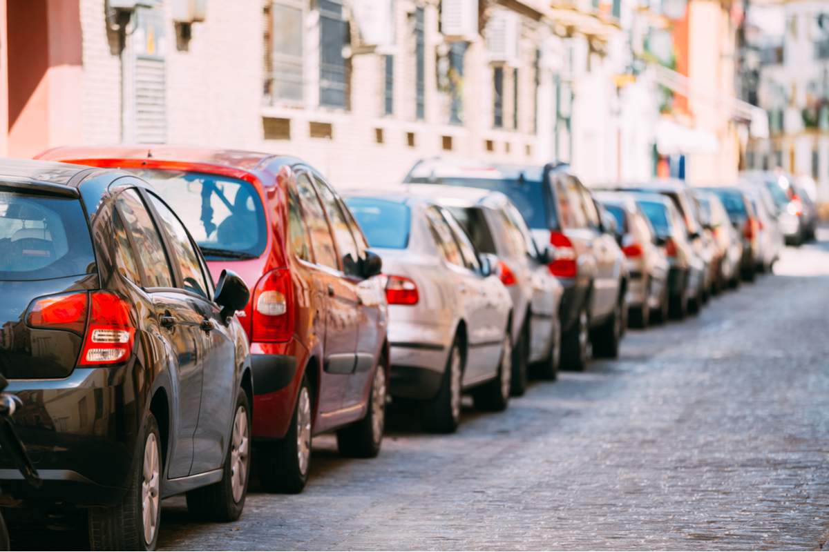 Voitures Garées Dans La Rue