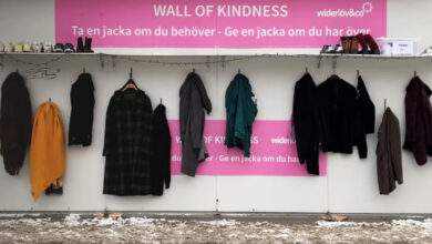 Le mur de gentillesse : un dispositif solidaire pour venir en aide aux sans-abris.