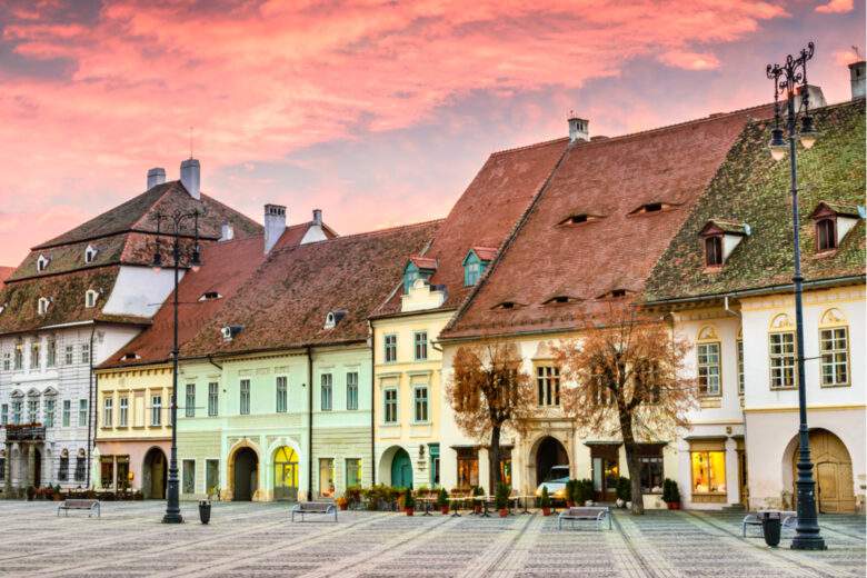 Roumanie : dans l'étrange ville de Sibiu, les toits maisons ont de "yeux" !