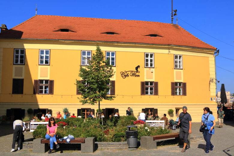 Roumanie : dans l'étrange ville de Sibiu, les toits maisons ont de "yeux" !