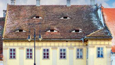 Roumanie : dans l'étrange ville de Sibiu, les toits maisons ont de "yeux" !