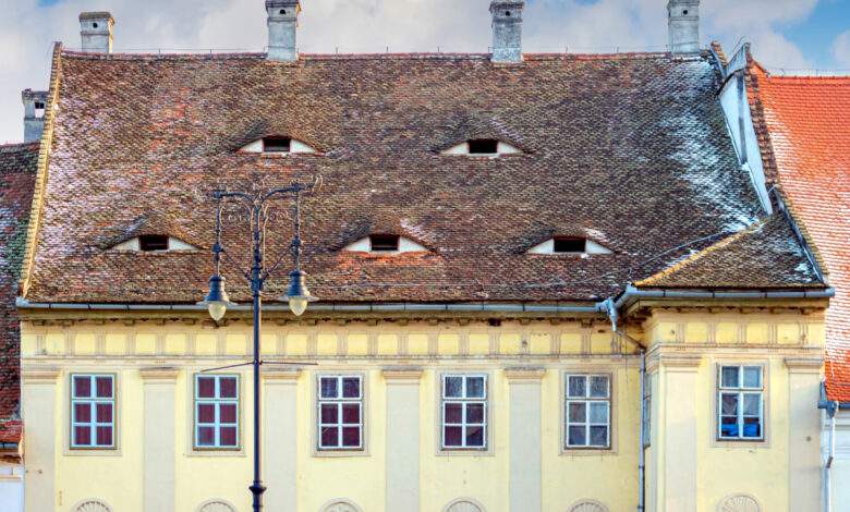 Roumanie : dans l'étrange ville de Sibiu, les toits maisons ont de "yeux" !