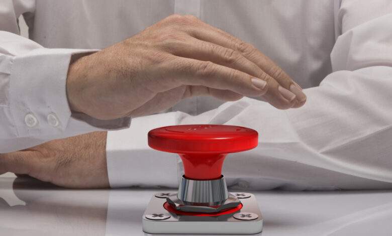 L'inventeur de la capsule à suicide invente un implant qui provoque la mort si vous ne le désactivez pas régulièrement