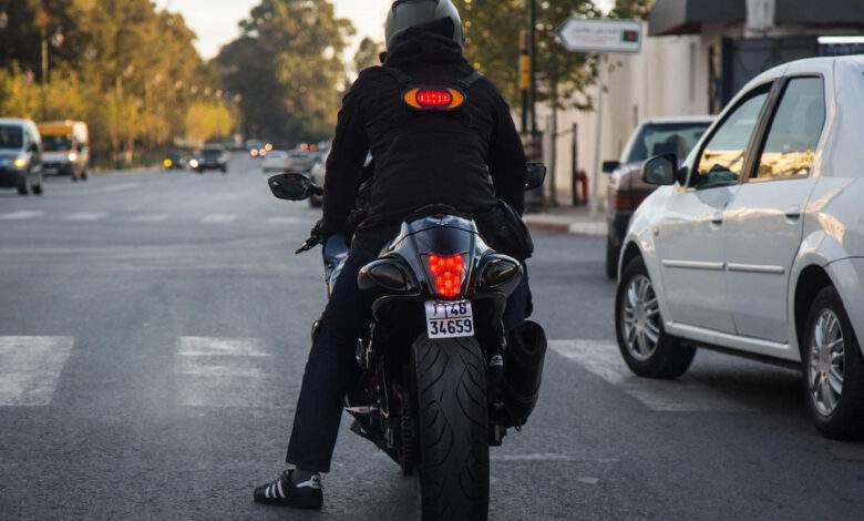 Le harnais clic-light en moto