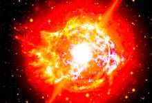 un rendu 3d d'une étoile hypergiante rouge explosant dans une énorme explosion d'hypernova libérant une énorme quantité d'énergie