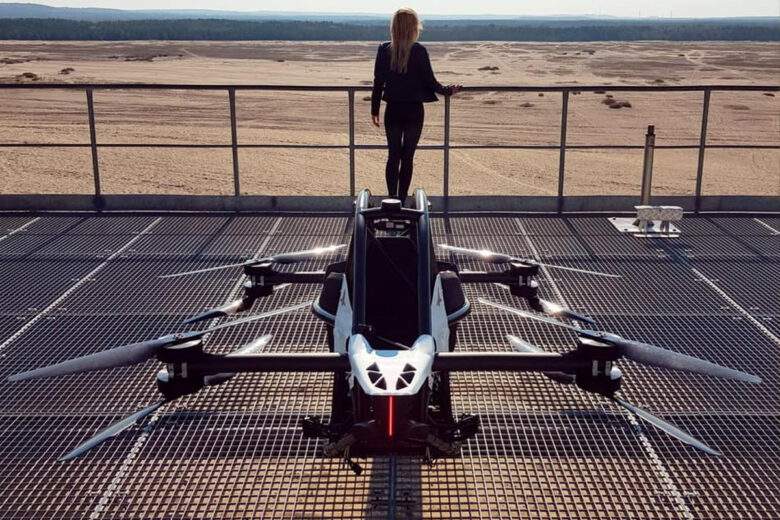 La voiture volante Jetson One stationnée 