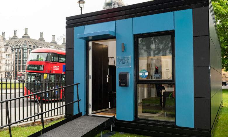 Tiny house : des maisons modulaires pour aider les personnes qui dorment dans les rues à Londres