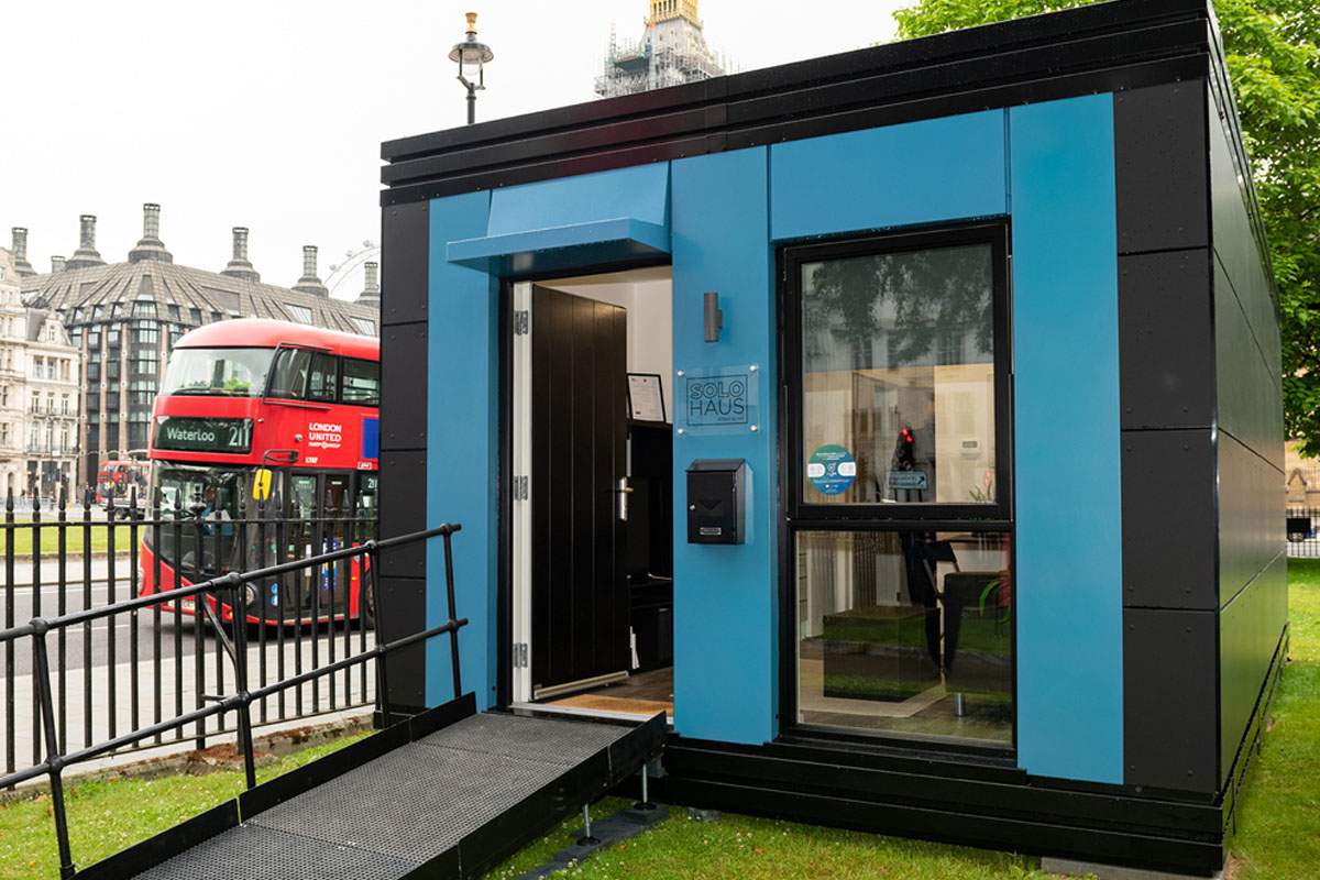 Tiny house : des maisons modulaires pour aider les personnes qui dorment dans les rues à Londres
