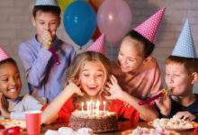 COVID 19 : souffler des bougies sur un gâteau d'anniversaire souffler sur des bougies augmente de 1400% le nombre de bactéries
