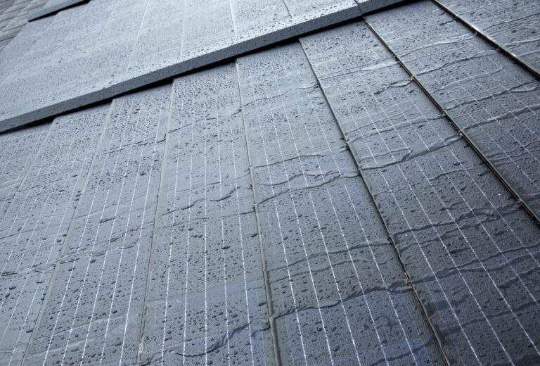 Timberline Solar : ces panneaux solaires 2 en 1 font également office de toiture