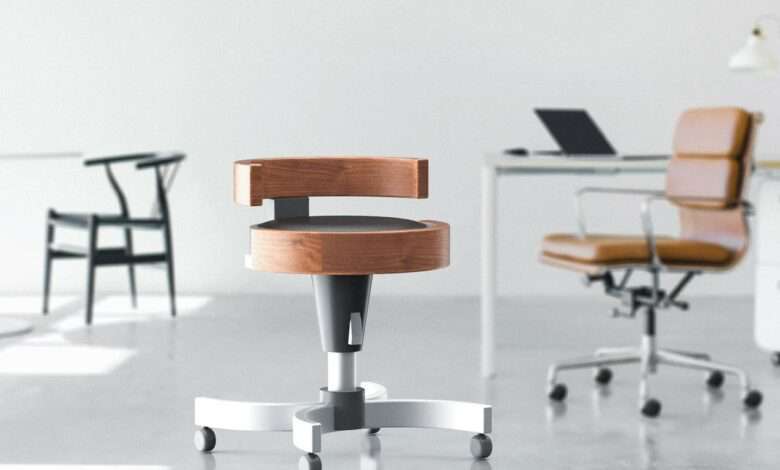 une chaise qui se transforme en bureau
