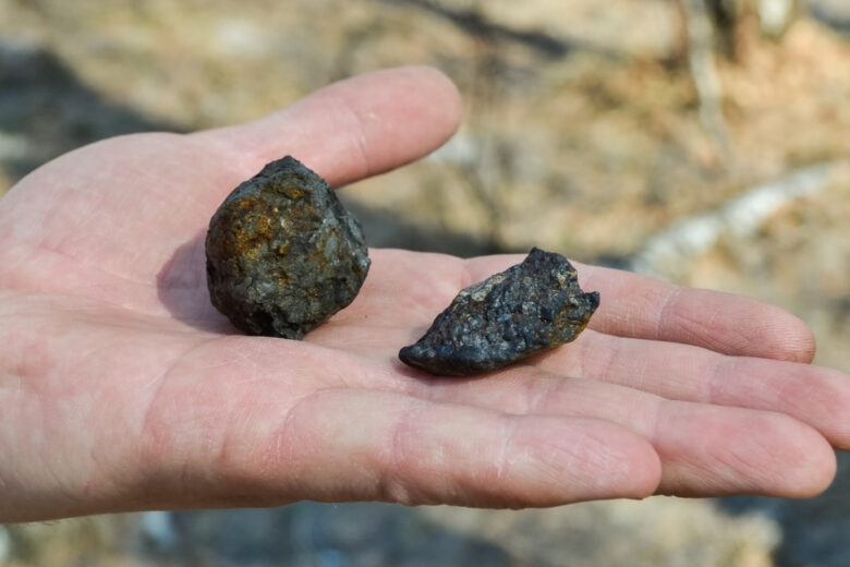 fragments de météorite de Tcheliabinsk retrouvés au printemps et à l'hiver 2013 près de la ville de Chebarkul