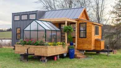 Une Tiny House avec serre, pergola et balançoire