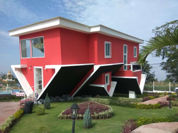 La maison rouge à l'envers à Pattaya, THAÏLANDE