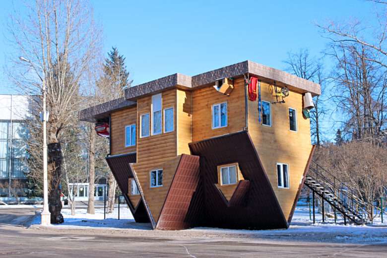 Maison à l'envers dans le centre d'exposition russe à Moscou