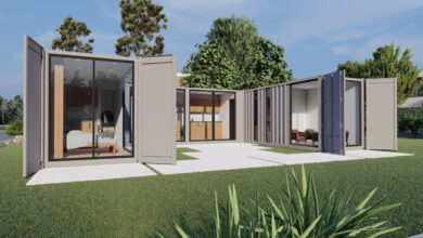 Une maison composée de 3 containers gris