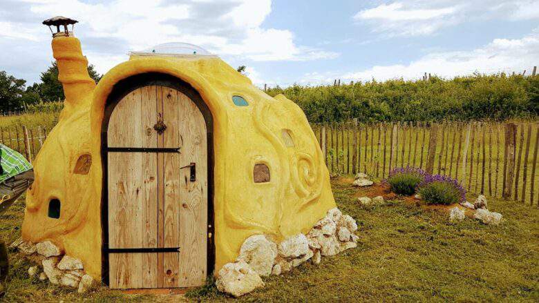 Maison de Hobbits unique et insolite