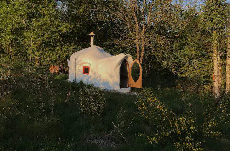 Kerterre en lisière de forêt