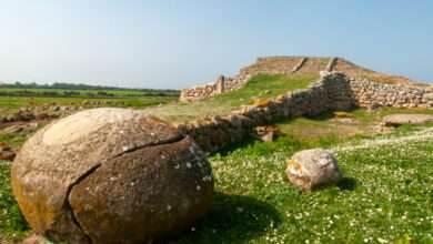 L'autel préhistorique Monte d'Accoddi est un monument mégalithique découvert en 1954 à Sassari, en Sardaigne