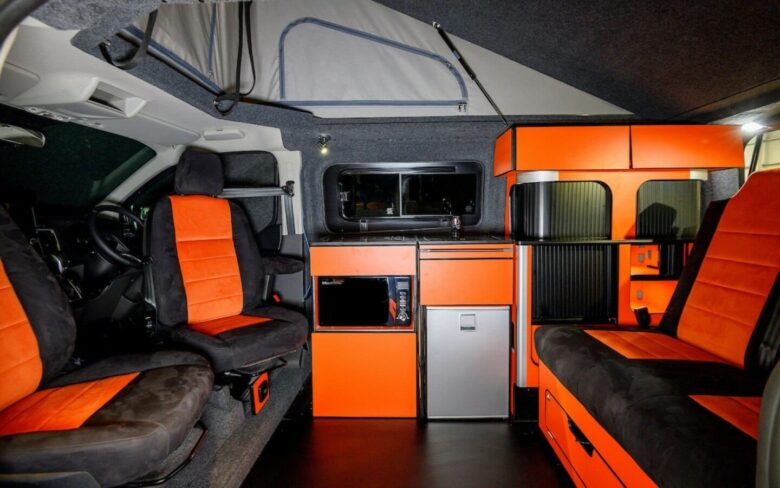 L'intérieur du camping car Ford PHEV