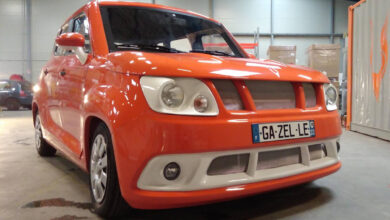La voiture électrique orange Gazelle Tech de face
