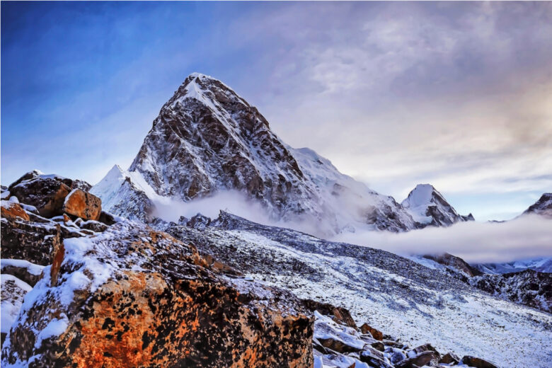 Vue panoramique des montagnes de l'himalayas, du mont Everest