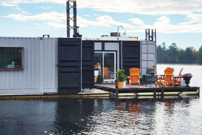 Une maison container flottante