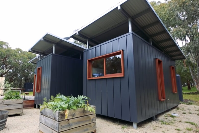 Une maison composée de 3 containers maritimes