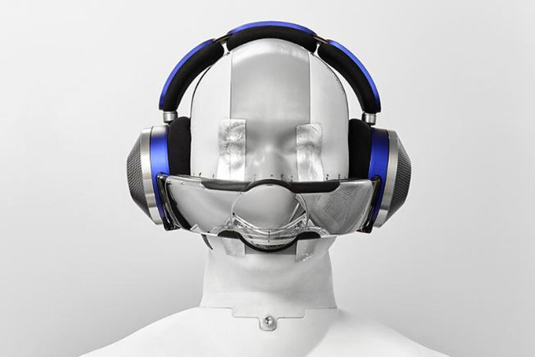 Le casque masque Dyson sur un mannequin