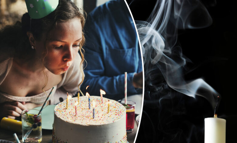 Une femme qui souffle des bougies sur un gâteau d'anniversaire et une bougie éteinte