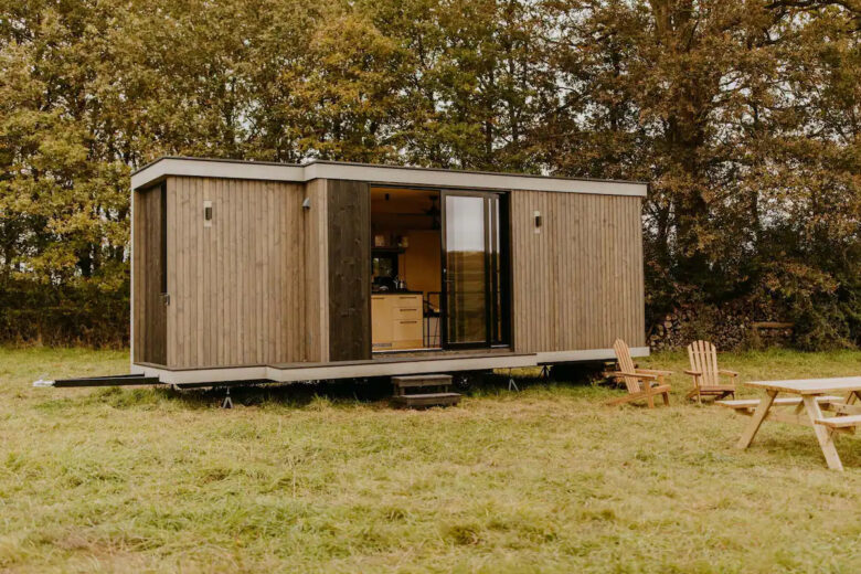 Une tiny house dans les champs