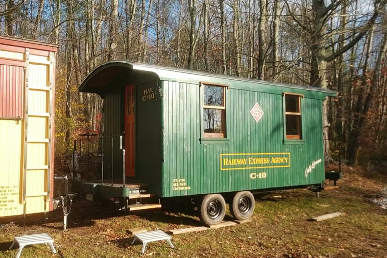 La Tiny House Caboose Caty Greene C10