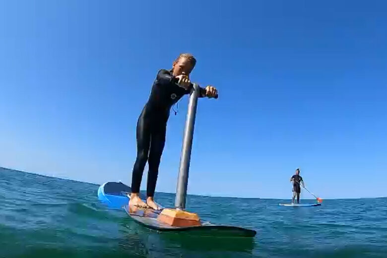 Un surfeur en Trotifoil