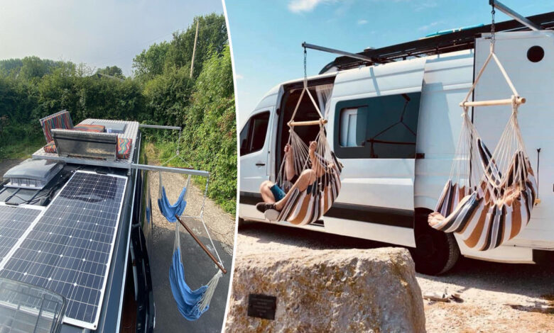 Un van aménagé avec terrasse