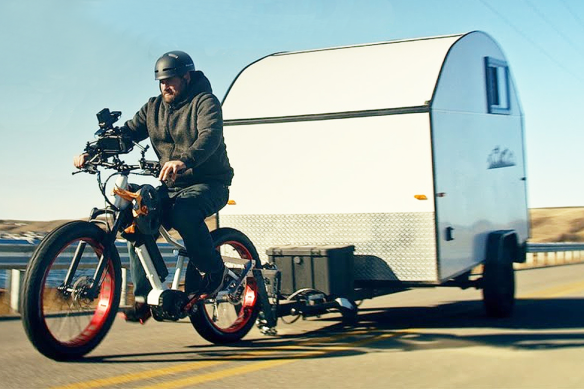 Le vélo Juggernaut XD | Biktrix tire une caravane (gros plan)