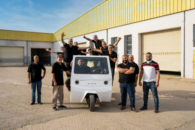 L'équipe de Bako Motors devant la Qorax