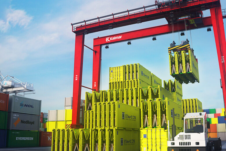 Des containers de marchandises pliables sur un quai de stockage